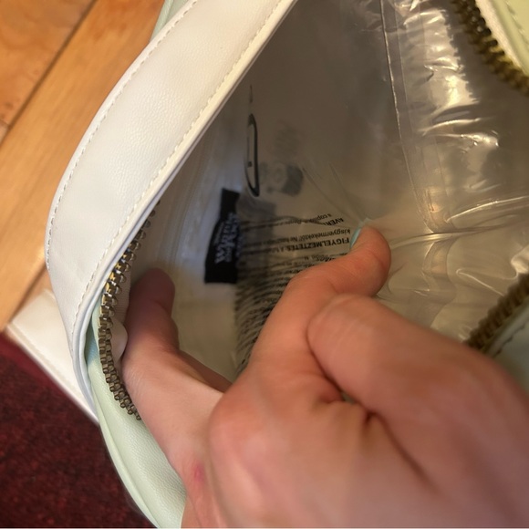 NWT Disney Winnie the Pooh Crossbody Bag - Picture 5 of 8